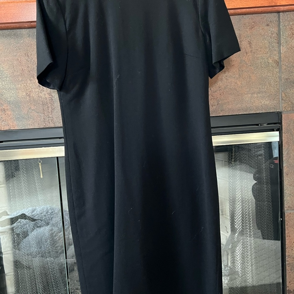 Basic black short sleeved sheath dress